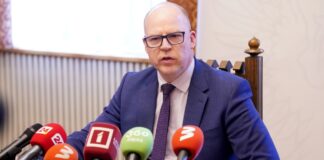 “Kokrūpnieku lietā” kriminālprocesā iesaistītas 10 personas, Kronbergs aizturēts par pretdarbību izmeklēšanai Ģenerālprokurors Armīns Meisters preses konferencē sniedz komentāru par kokrūpnieku lietu. Paula Čurkste / LETA