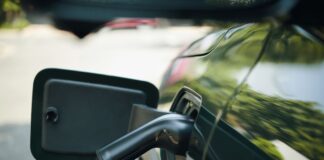 Valsts piešķirs atbalstu elektroauto iegādei: daudzbērnu ģimenes varēs saņemt līdz 9000 eiro Pieejams valsts atbalsts elektroauto iegādei. Ilustratīvs attēls. Autors: dragonimages
