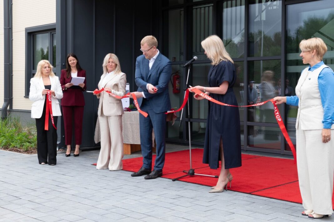 ALTOP industriālā parka svinīgā atklāšana 2026. gada 12. jūnijā. Foto: Anžela Spiridonova / Chayka.lv ALTOP industriālā parka svinīgā atklāšana 2026. gada 12. jūnijā. Foto: Anžela Spiridonova / Chayka.lv