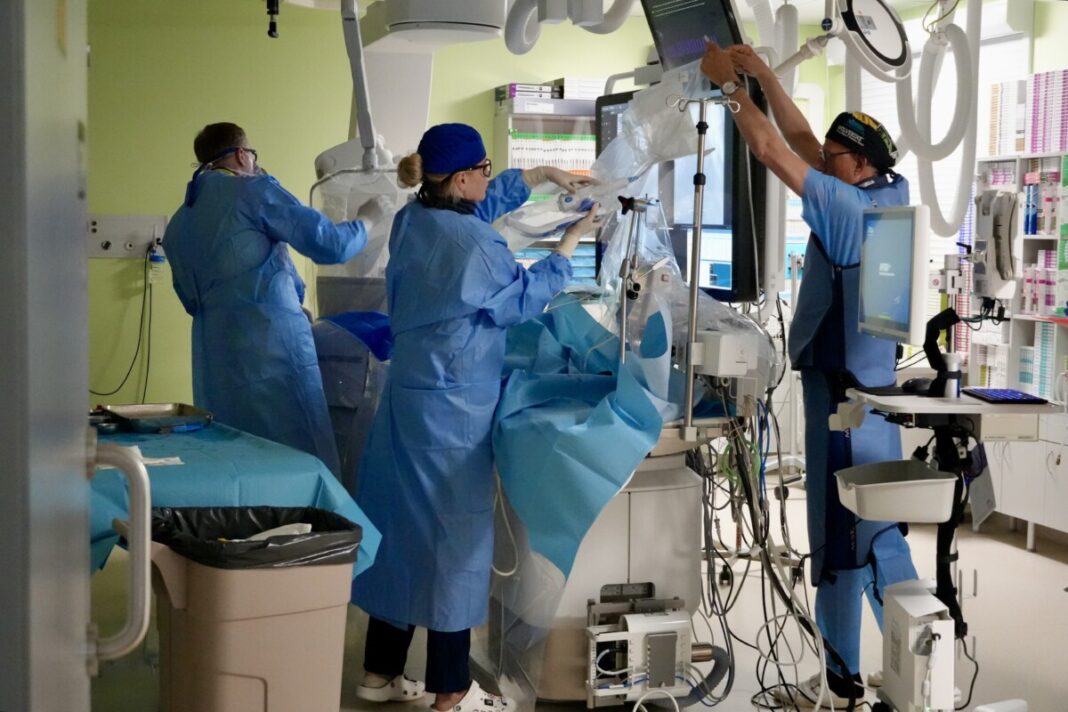 Daugavpils slimnīcā aizvadīta starptautiska medicīnas konference un atzīmēta Angiogrāfijas laboratorijas 20 gadu jubileja. Foto: Daugavpils reģionālā slimnīca Daugavpils slimnīcā aizvadīta starptautiska medicīnas konference un atzīmēta Angiogrāfijas laboratorijas 20 gadu jubileja. Foto: Daugavpils reģionālā slimnīca