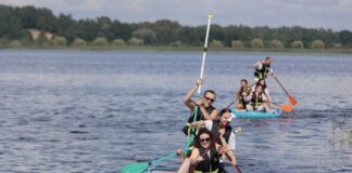 Vasarā nav obligāti jādodas tālu prom, lai pavadītu dienu pie ūdens. Latvijas galvaspilsēta piedāvā daudz iespēju gan aktīvai, gan mierīgai atpūtai. Ilustratīvs attēls no „Lūzumpunkts – Piedzīvojumu Organizācija” Facebook lapas