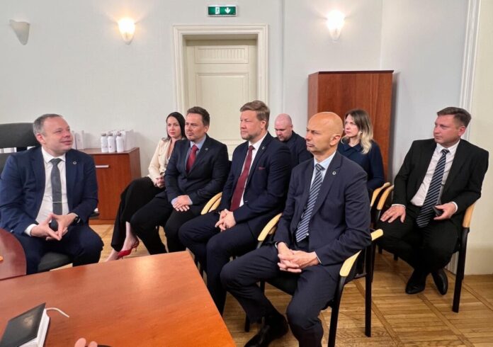 JKP Jaunā konservatīvā partija iesniedz kandidātu sarakstus 2026. gada Saeimas vēlēšanās. Foto: Centrālā vēlēšanu komisija JKP Jaunā konservatīvā partija iesniedz kandidātu sarakstus 2026. gada Saeimas vēlēšanās. Foto: Centrālā vēlēšanu komisija