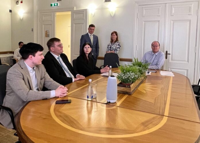 740486964_1316689870652304_5669524222001770657_n "Latvijas attīstībai" iesniedz kandidātu sarakstus 2026. gada Saeimas vēlēšanām. Foto: Centrālā vēlēšanu komisija / Facebook