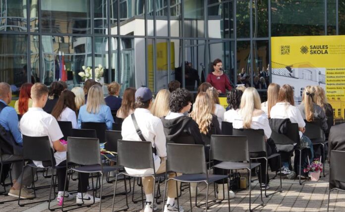 Daugavpils pašvaldība atbalstījusi piecu pilsētas izglītības iestāžu dalību programmā Erasmus+ un citos starptautiskos projektos. To vidū ir arī Daugavpils Dizaina un mākslas vidusskola "Saules skola". Foto: Gunta Ločmele / daugavpils.lv