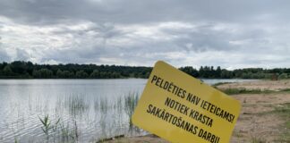 Ruģeļu ūdenskrātuve. Dažviet peldēties nav ieteicams krasta sakārtošanas darbu dēļ. 2026. gada 24 jūlijs. Foto: Evelina Maibogina