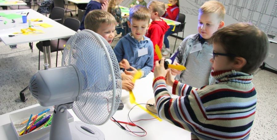 Rīgas Motormuzejs piedāvā īpašas programmas bērniem. Foto: motormuzejs.lv
