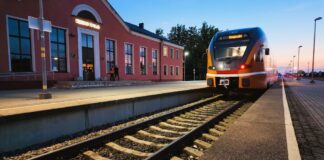 Vilciens Stadler FLIRT testa braucienā maršrutā Rīga–Daugavpils–Rīga. Krustpils dzelzceļa stacija, 2026. gada 29. jūnijā. Foto: “Vivi – Vienā vilcienā” / Facebook.