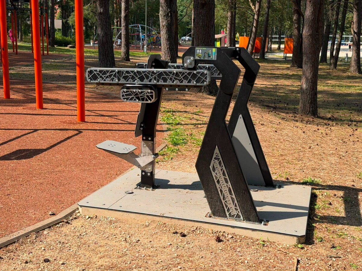 Jaunie trenažieri Lielā Stropu ezera Centrālajā pludmalē. Foto: Komunālās saimniecības pārvalde
