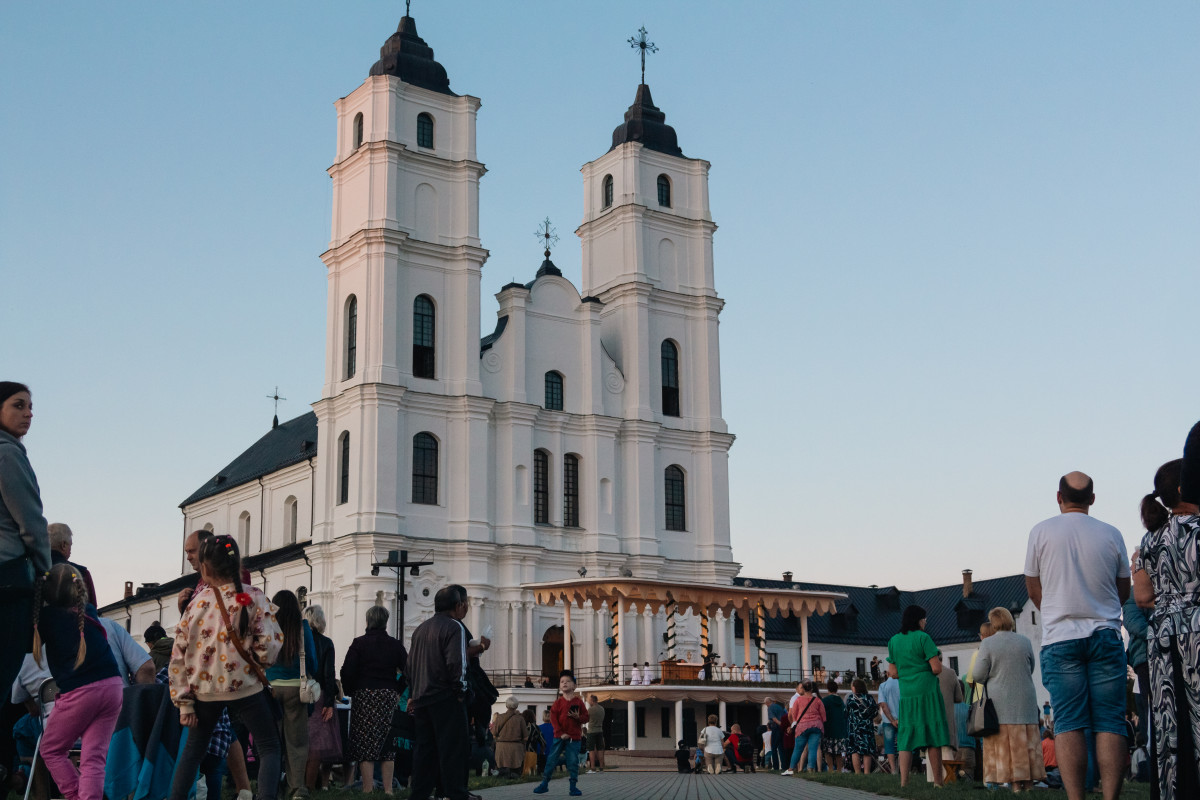 Aglonas bazilika Vissvētākās Jaunavas Marijas debesīs uzņemšanas svētku noslēdzošā dienā. 2024. gada 15. augusts. Foto: Viktorija Kravcova