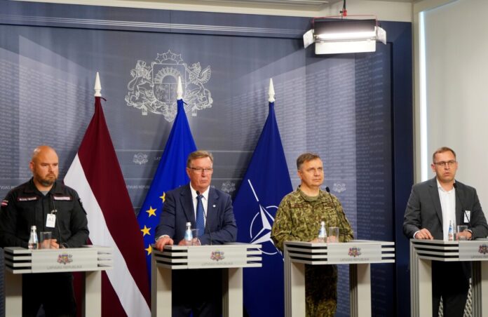 Mediju brīfings pēc Ministru kabineta krīzes vadības sēdes. Foto: Paula Čurkste / LETA Mediju brīfings pēc Ministru kabineta krīzes vadības sēdes. Foto: Paula Čurkste / LETA
