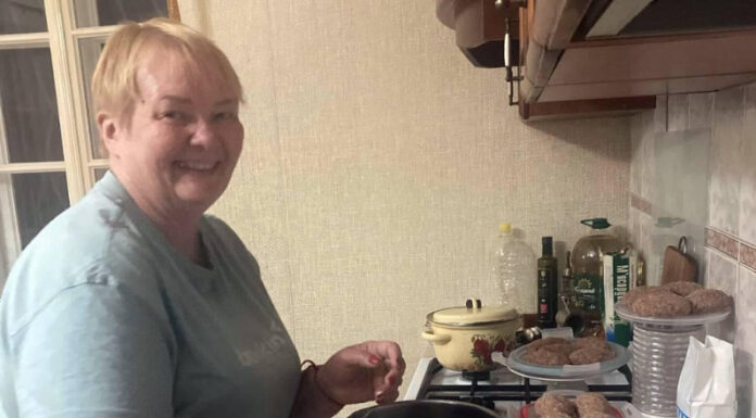 Jeļena Meščerjakova (60) ir bēgle no Baltkrievijas. Viņai nepieciešama palīdzība, lai apmaksātu gūžas locītavas endoprotezēšanas operāciju. Līdzekļu vākšana ir sākta platformā BYSOL. Foto: bysol.org