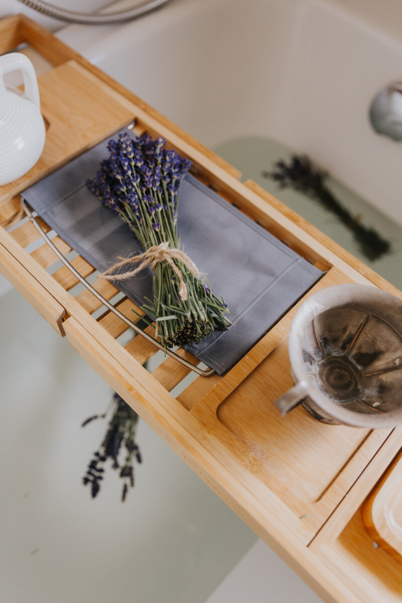 Lavandas pušķītis pārvērš vannošanos patīkamā aromātiskā rituālā. Foto: Irina Maskaļenko