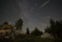 12. un 13. augustā — Saules aptumsums, planētu parāde un Perseīdu meteoru plūsma. Stāstām, kas jāzina novērotājiem Perseīdu meteoru plūsma (2023. gads). Šogad to vislabāk varēs vērot naktī uz 13. augustu — tieši šajā laikā gaidāms tās aktivitātes maksimums. Foto: Preston Dyches / science.nasa.gov