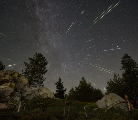 12. un 13. augustā — Saules aptumsums, planētu parāde un Perseīdu meteoru plūsma. Stāstām, kas jāzina novērotājiem Perseīdu meteoru plūsma (2023. gads). Šogad to vislabāk varēs vērot naktī uz 13. augustu — tieši šajā laikā gaidāms tās aktivitātes maksimums. Foto: Preston Dyches / science.nasa.gov