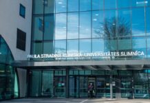 Latvijā gatavo slimnīcu tīkla reformu. Līdz 2027. gada beigām Veselības ministrija pārbaudīs slimnīcu atbilstību to līmeņiem Paula Stradiņa Klīniskās universitātes slimnīcas ēka. Foto: Paula Stradiņa Klīniskā universitātes slimnīca