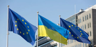 Karogi pie Eiropas Komisijas galvenās mītnes ēkas Briselē. Foto avots: Center for European Policy Analysis (CEPA)