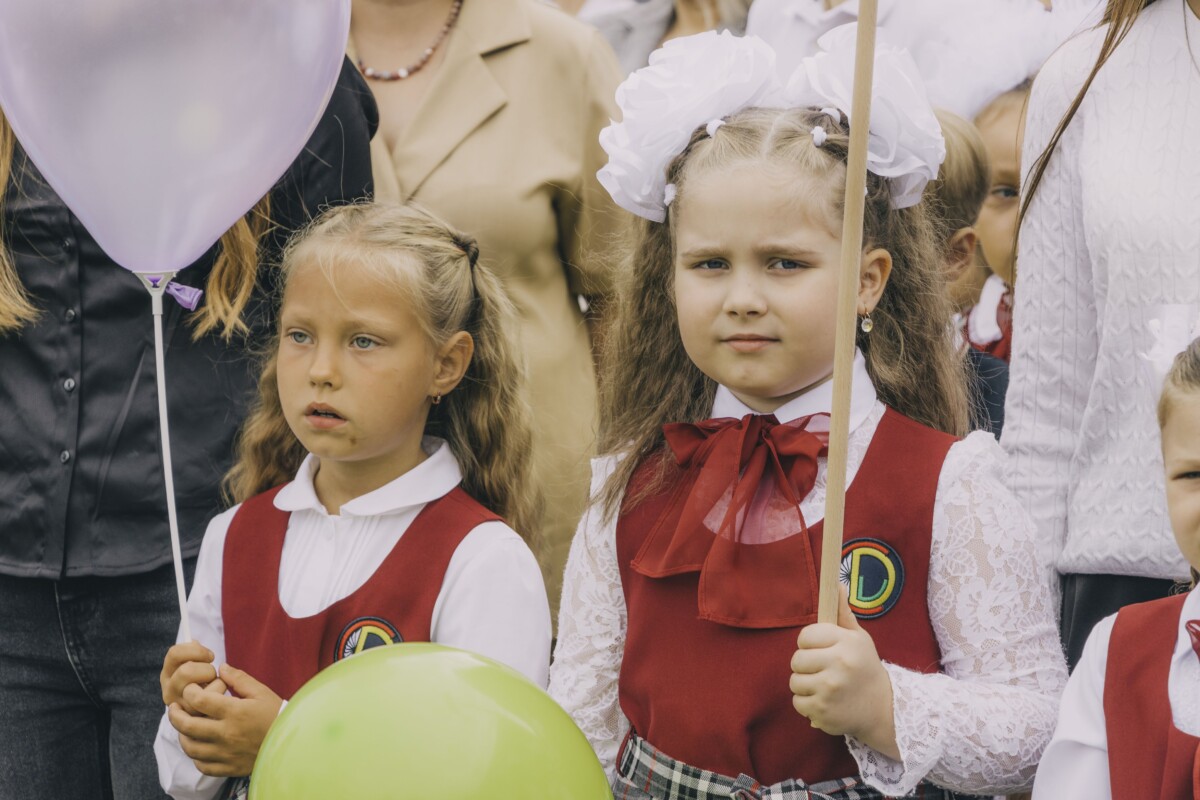 Zinību diena Daugavpils Centra vidusskolā. 2026. gada 1. septembris. Foto: Jevgeņijs Ratkovs
