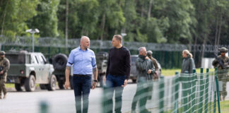 Ministru prezidents Andris Kulbergs un iekšlietu ministrs Jānis Dombrava. Foto: Gatis Dieziņš / Aizsardzības ministrija