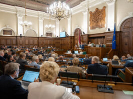 Gandrīz katrs ceturtais vēl nav izlēmis, par ko balsot: kā mainījušies partiju reitingi Saeimas ārkārtas sēde 2026. gada 20. augustā. Foto: Ieva Ābele-Ozoliņa / Saeima