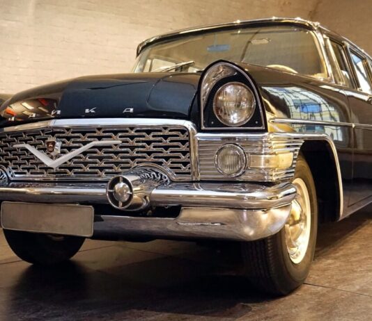 “Inženieru arsenāla” kolekciju papildinājuši reti vēsturiskie auto GAZ-13 “Čaika”/ ГАЗ-13 «Чайка». Foto: "Inženieru arsenāls" / Facebook