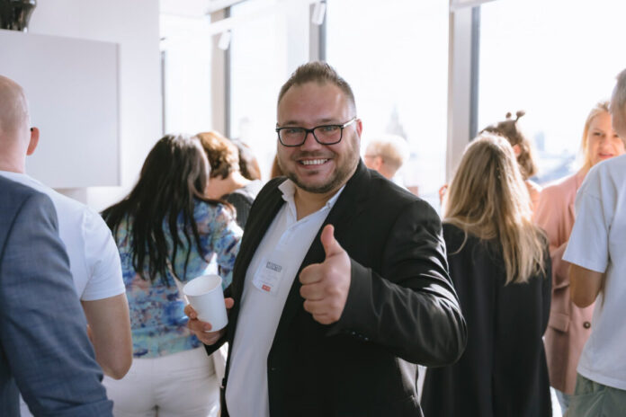 Līdz 24. septembrim Latvijas jaunie uzņēmumi var pieteikties Latvijas Investīciju un attīstības aģentūras biznesa inkubācijas programmai. Ilustratīvs foto: biznesa inkubatoru dalībnieku un dažādu nozaru ekspertu tikšanās LIAA Business Lounge, 2026. gada 10. septembris / no Latvijas Investīciju un attīstības aģentūras – LIAA Facebook lapas