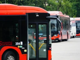 Daugavpilī ievieš elektronisko biļešu sistēmu. Kad to sāks izmantot, kā varēs norēķināties un kas notiks ar atlaidēm? "Daugavpils satiksme" autobusi. Ilustratīvs attēls. Foto: Daugavpils satiksme