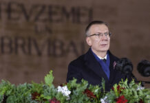 Valsts prezidenta Edgara Rinkēviča svētku uzruna pie Brīvības pieminekļa Latvijas Republikas proklamēšanas 107. gadadienā. Foto: Ilmārs Znotiņš / Valsts prezidenta kanceleja