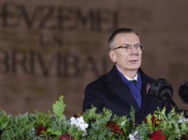 Valsts prezidenta Edgara Rinkēviča svētku uzruna pie Brīvības pieminekļa Latvijas Republikas proklamēšanas 107. gadadienā. Foto: Ilmārs Znotiņš / Valsts prezidenta kanceleja