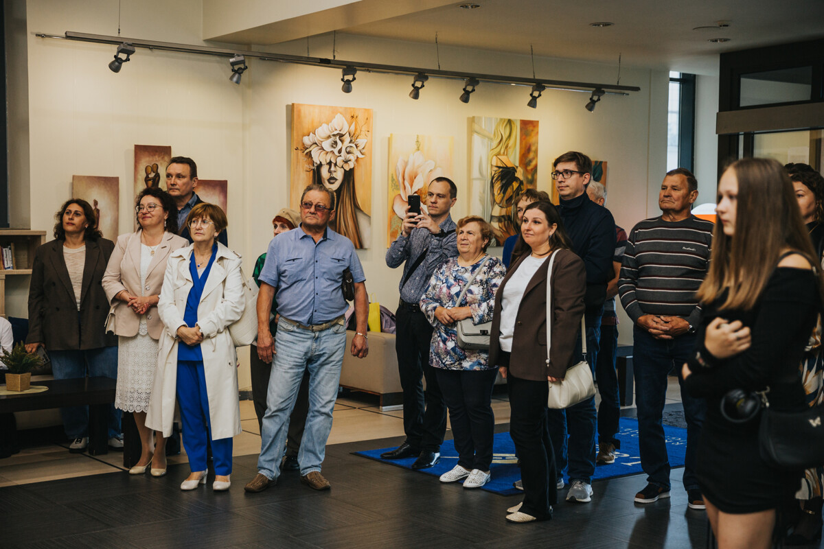 Janas Kravčonokas izstādes “Tur, kur zied klusums” atklāšanā. Daugavpils, viesnīca “Latgola”. 2026. gada 4. septembris. Foto: Irina Maskaļenko