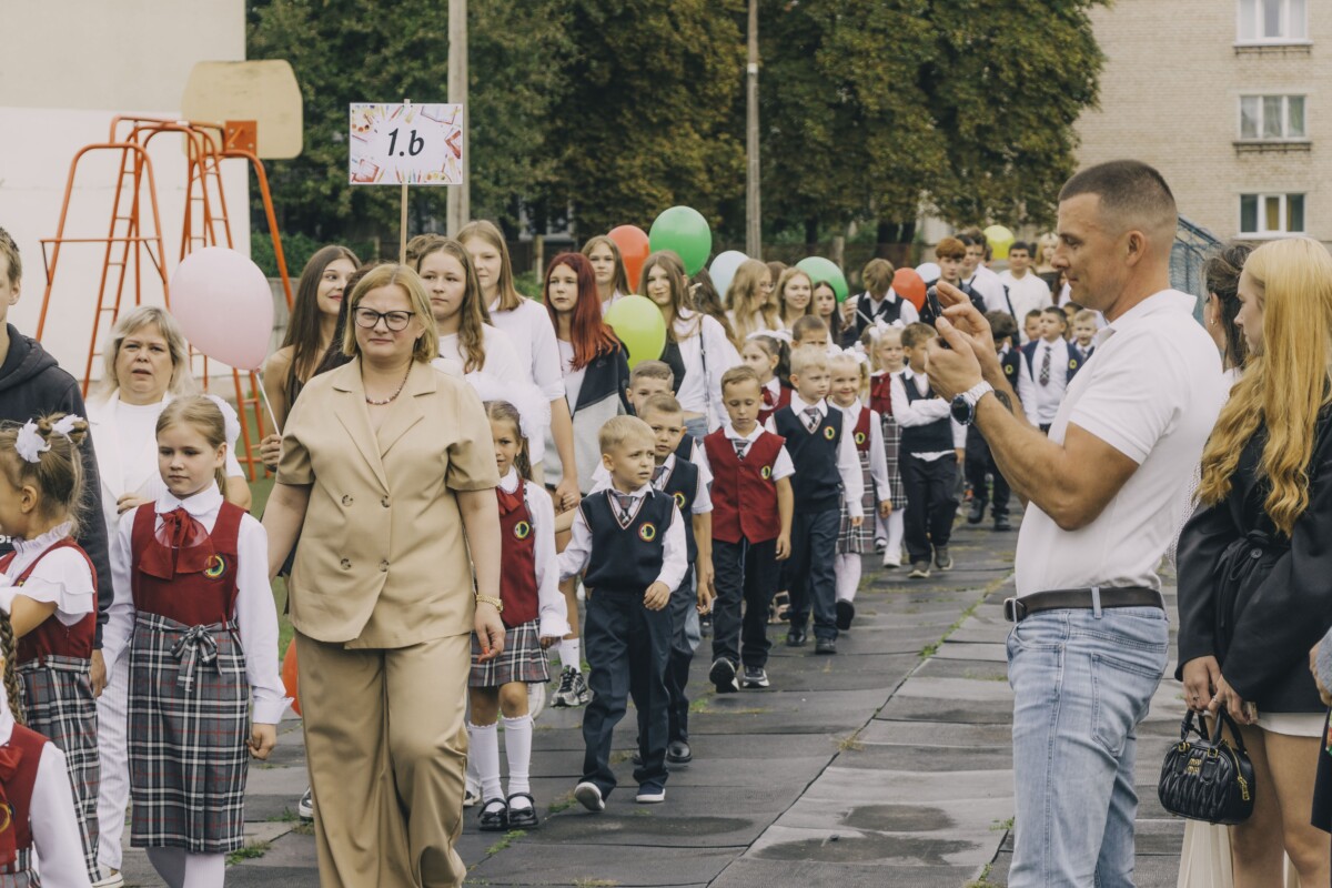 Zinību diena Daugavpils Centra vidusskolā. 2026. gada 1. septembris. Foto: Jevgeņijs Ratkovs