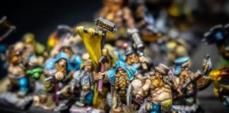 No miniatūru krāsošanas līdz starptautiskiem turnīriem: kā Daugavpilī spēlē galda kara spēles No 7. līdz 9. augustam Krakovā notika The 9th Age pasaules čempionāts. Šī ir tikai neliela daļa no figūriņām, ar kurām čempionātā spēlēja tā dalībnieki, tostarp daugavpilietis Artūrs Fišers. Foto: The Lens Viking