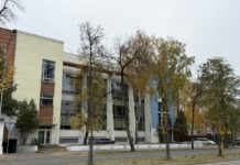“City Center” attīstības plāns joprojām iesaldēts. Ēku saglabā nākotnes projektiem Bijušais izklaides centrs “City Center” Daugavpilī. Foto: Anna Kusiņa (2026. gada 19. oktobris).