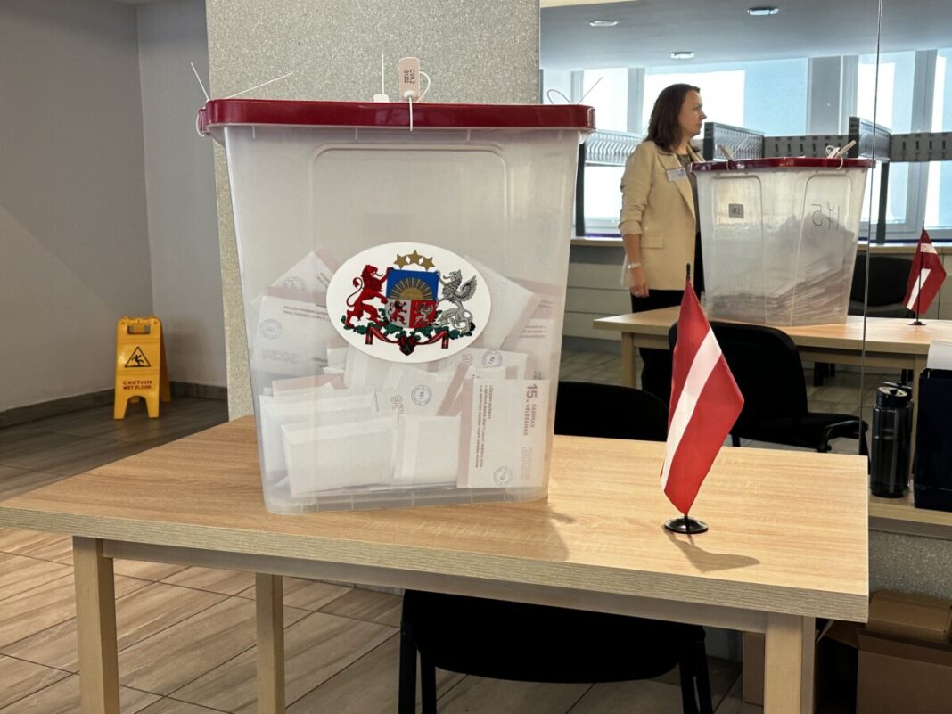 15. Saeimas vēlēšanu iecirknis Daugavpils kultūras pilī 2026. gada 3. oktobrī. Foto: Anastasija Šubina. 15. Saeimas vēlēšanu iecirknis Daugavpils kultūras pilī 2026. gada 3. oktobrī. Foto: Anastasija Šubina.