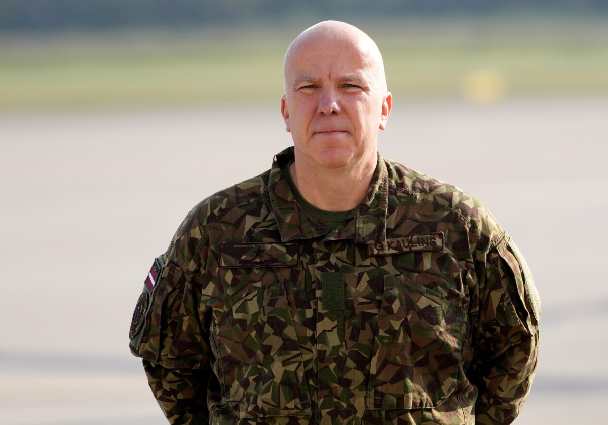 Gunārs Kauliņš NATO mediju dienā militārajā bāzē “Lielvārde”. 2026. gada 1. oktobris. Foto: Kaspars Krafts / LETA