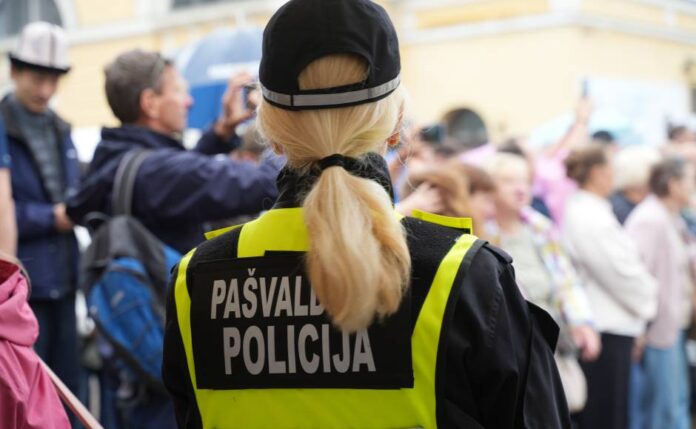 Daugavpils pašvaldības policija aicina vecākus pārrunāt ar bērniem drošības noteikumus. Foto: daugavpils.lv Daugavpils pašvaldības policija aicina vecākus pārrunāt ar bērniem drošības noteikumus. Foto: daugavpils.lv