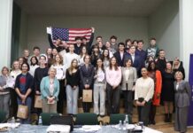 Pērnā gada erudīcijas konkursa “American Day” dalībnieki Daugavpilī. 2025. gada 3. decembris. Foto: USA Information Center Daugavpils