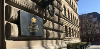 Saeima aizliedz apvienot Latvijas Radio un LTV ziņu dienestus. LSM vadība un Žurnālistu asociācija iebilst. Foto: Artūrs Andersons / LSM