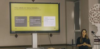 15. oktobrī Daugavpils Valsts ģimnāzijā notika pirmā tikšanās ManaBalss.lv programmas “Demokrātijas laboratorija” ietvaros. Programmas mērķis ir veicināt jauniešu pilsonisko aktivitāti. Foto: Jevgeņijs Ratkovs
